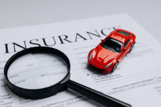 Conduire l'esprit tranquille : les avantages d'une assurance auto adaptée