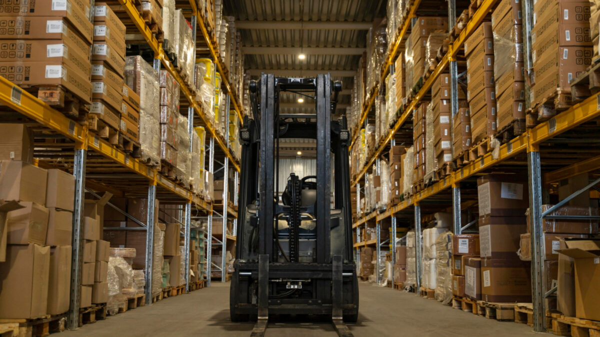 Optimisez votre supply chain : les avantages du stockage logistique personnalisé