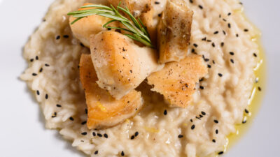 Risotto au poulet : une recette familiale rapide et savoureuse