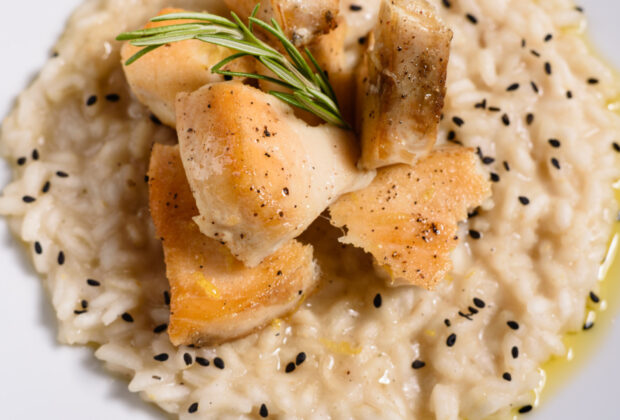 Risotto au poulet : une recette familiale rapide et savoureuse